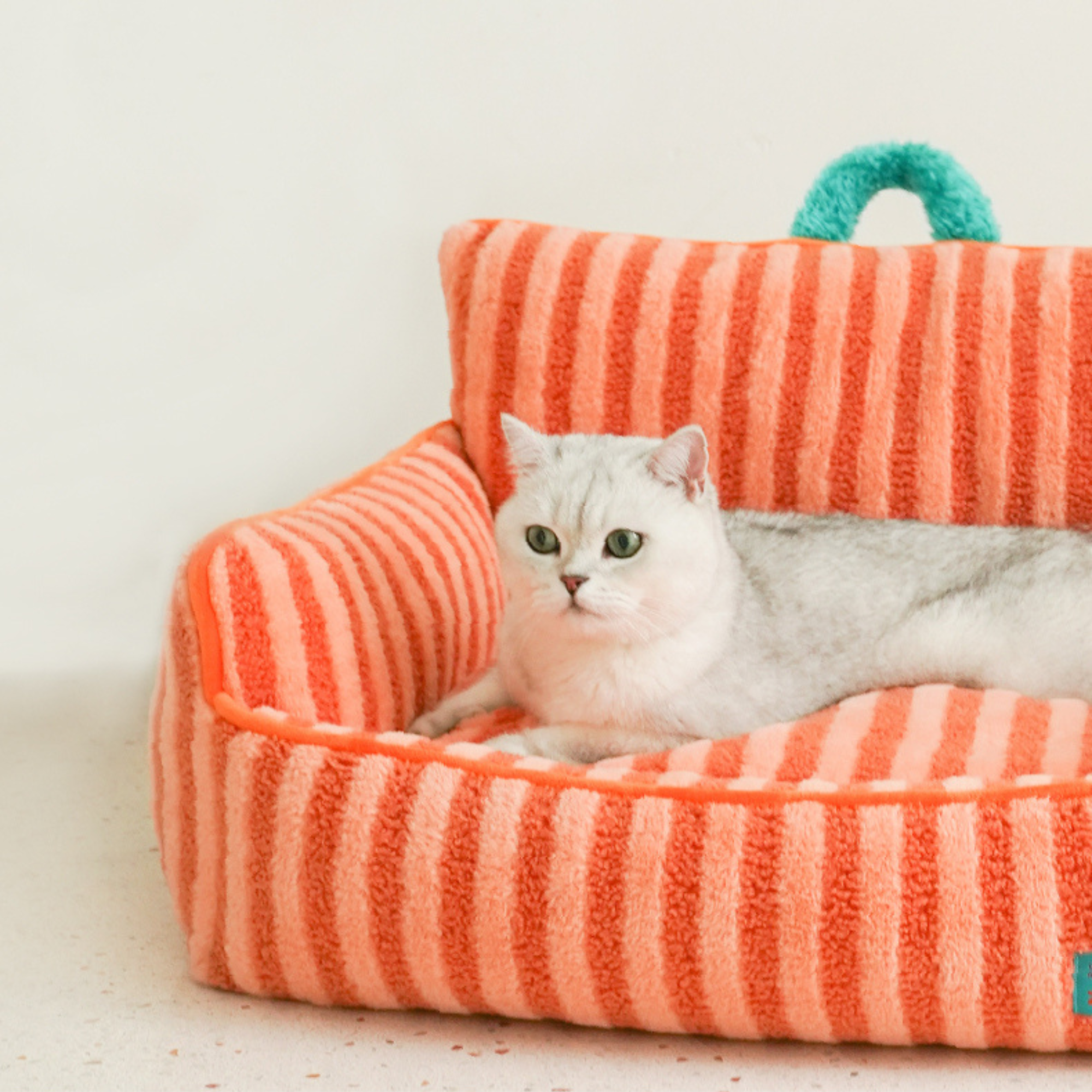 ZEZE Striped Furniture Style Sofa Cat Bed