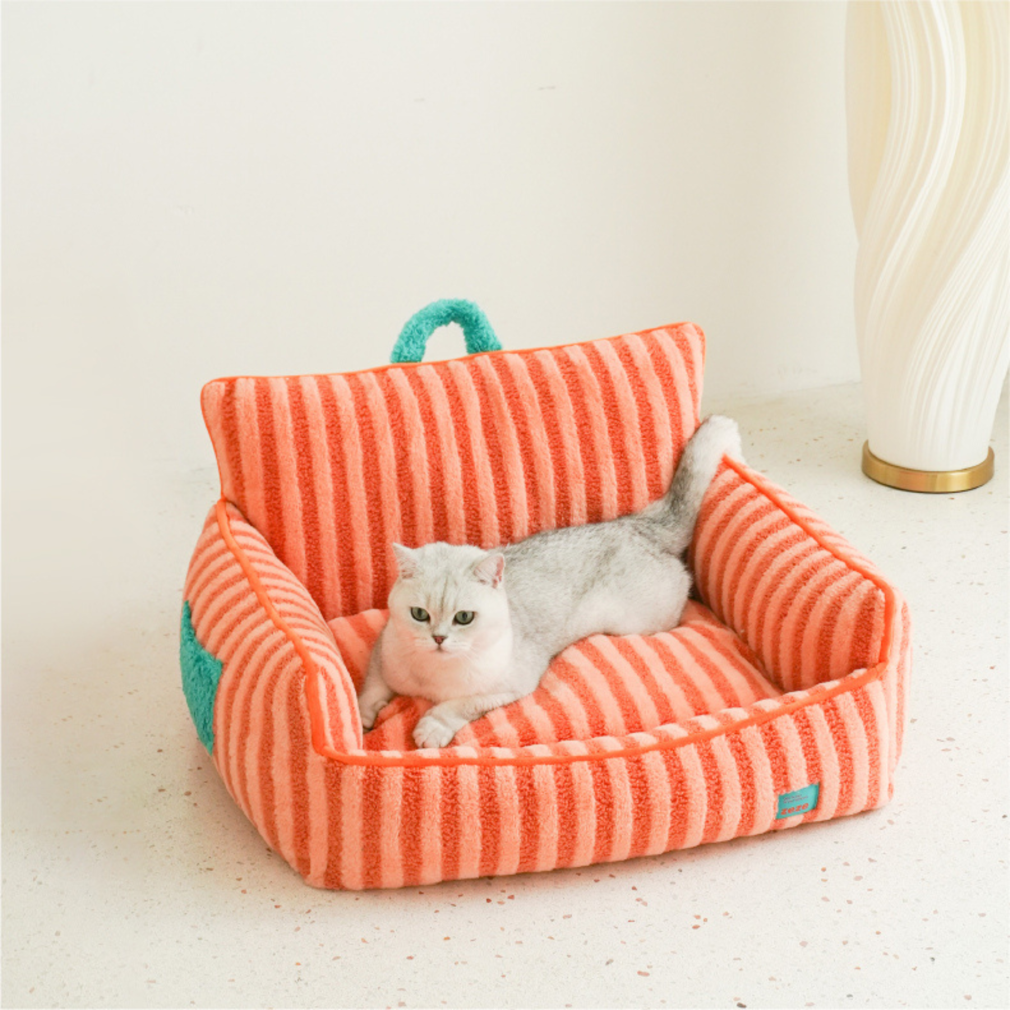 ZEZE Striped Furniture Style Sofa Cat Bed