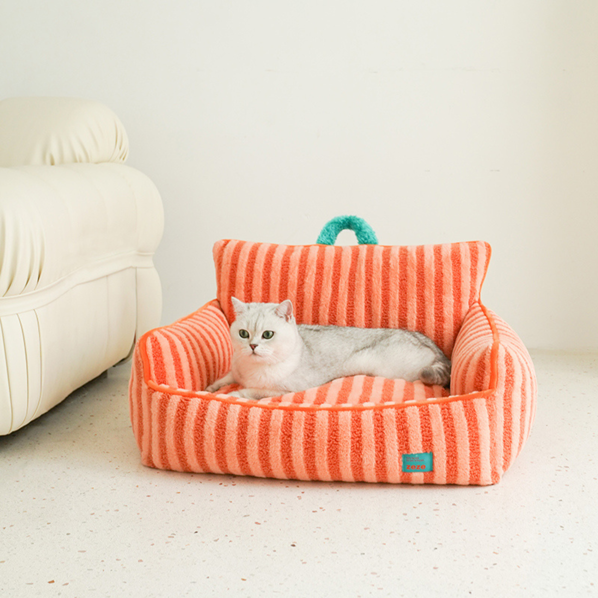 ZEZE Striped Furniture Style Sofa Cat Bed