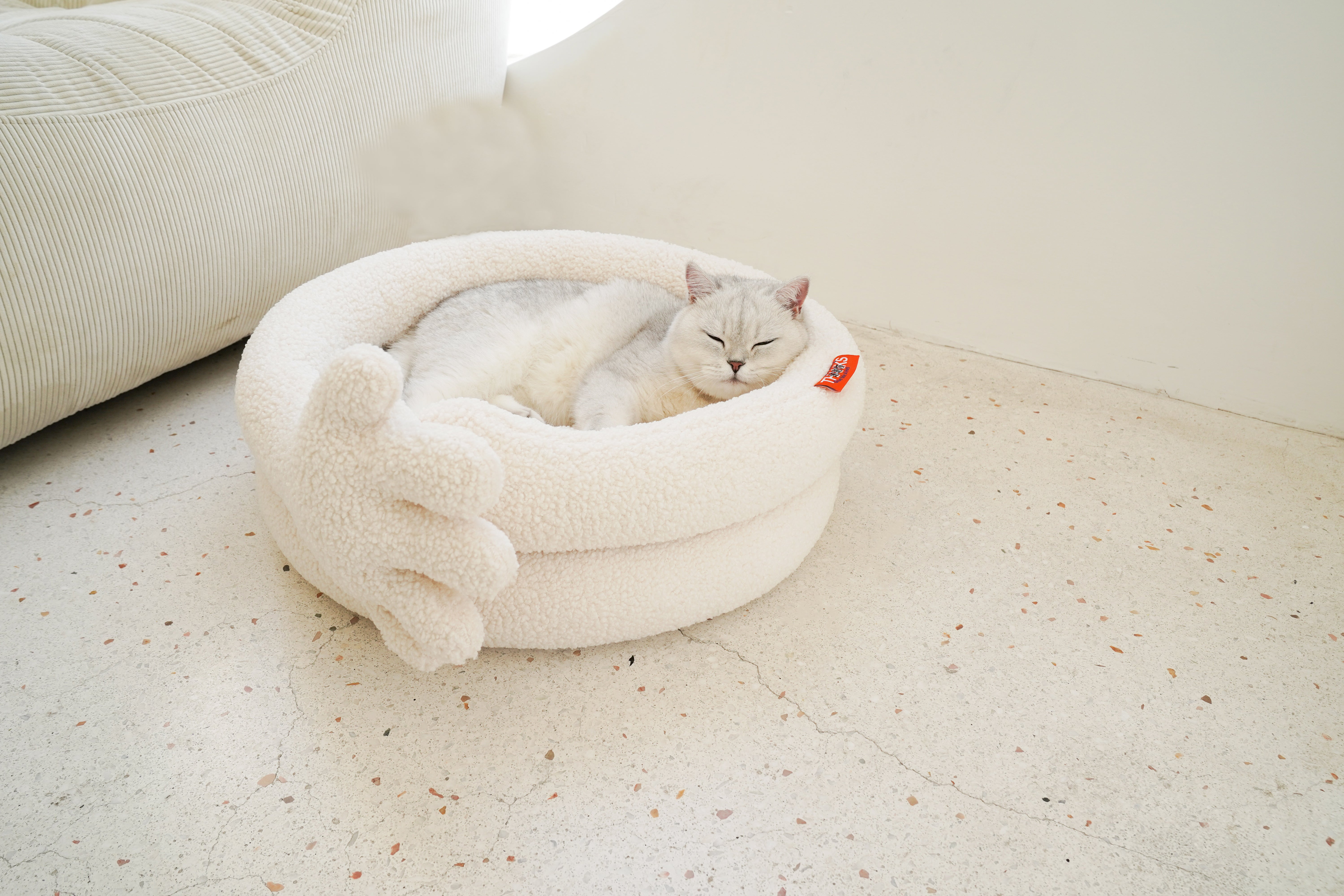 Hugging Hand Cat Bed