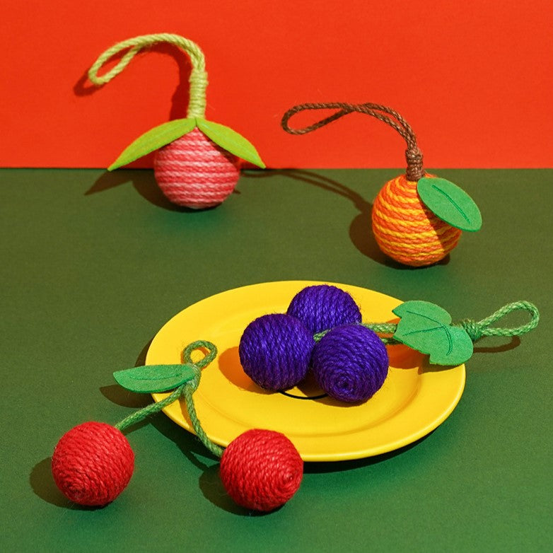 ZEZE Squeaky Hanging Scratcher Ball Cat Toy - Grape