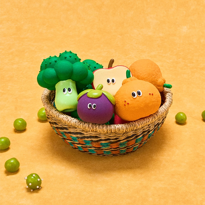 ZEZE Veggie & Fruit Squad Latex Squeaky Dog Toy - Mangosteen
