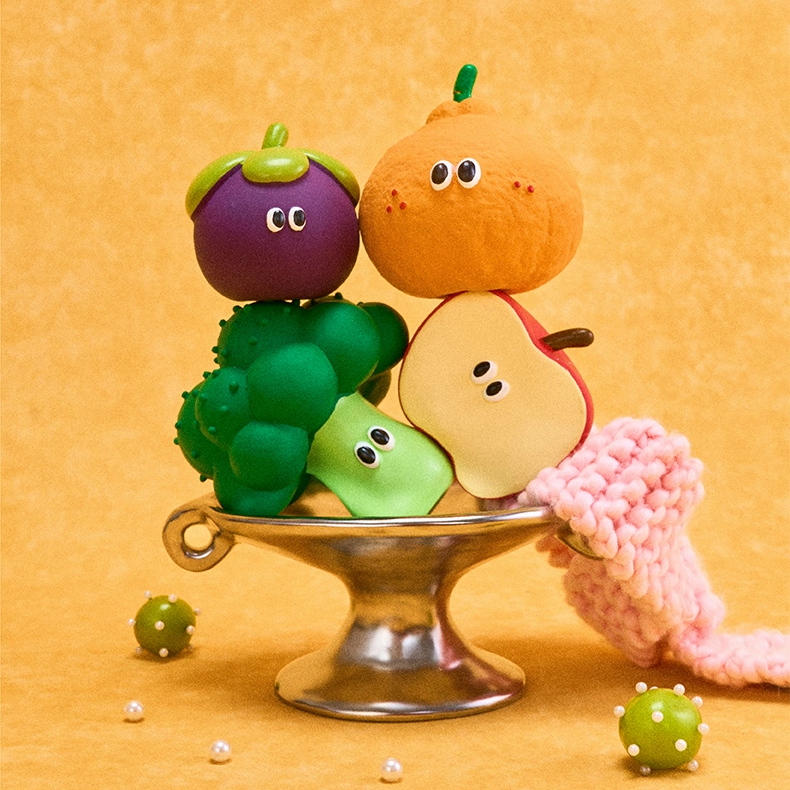 ZEZE Veggie & Fruit Squad Latex Squeaky Dog Toy - Mangosteen