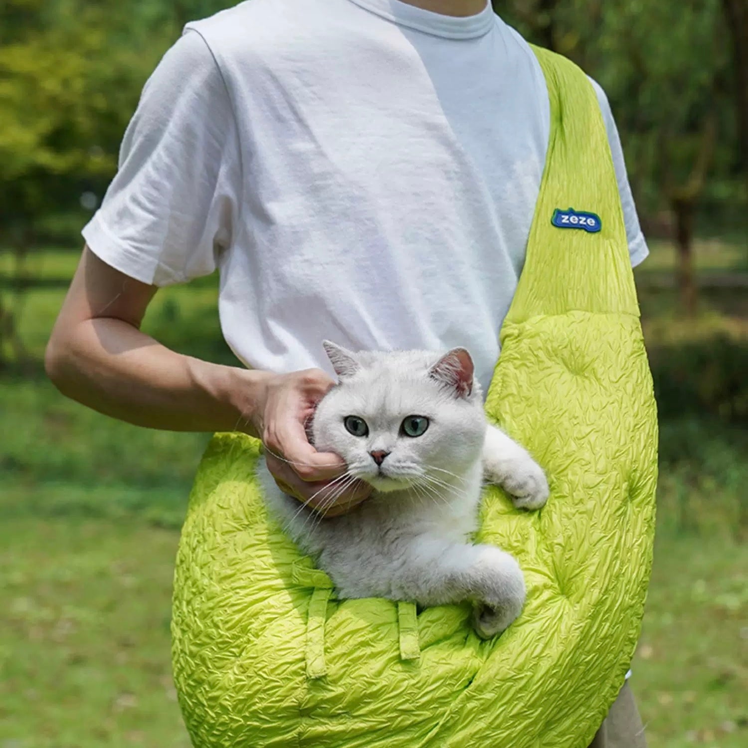 ZEZE Puffy Down Pet Carrier