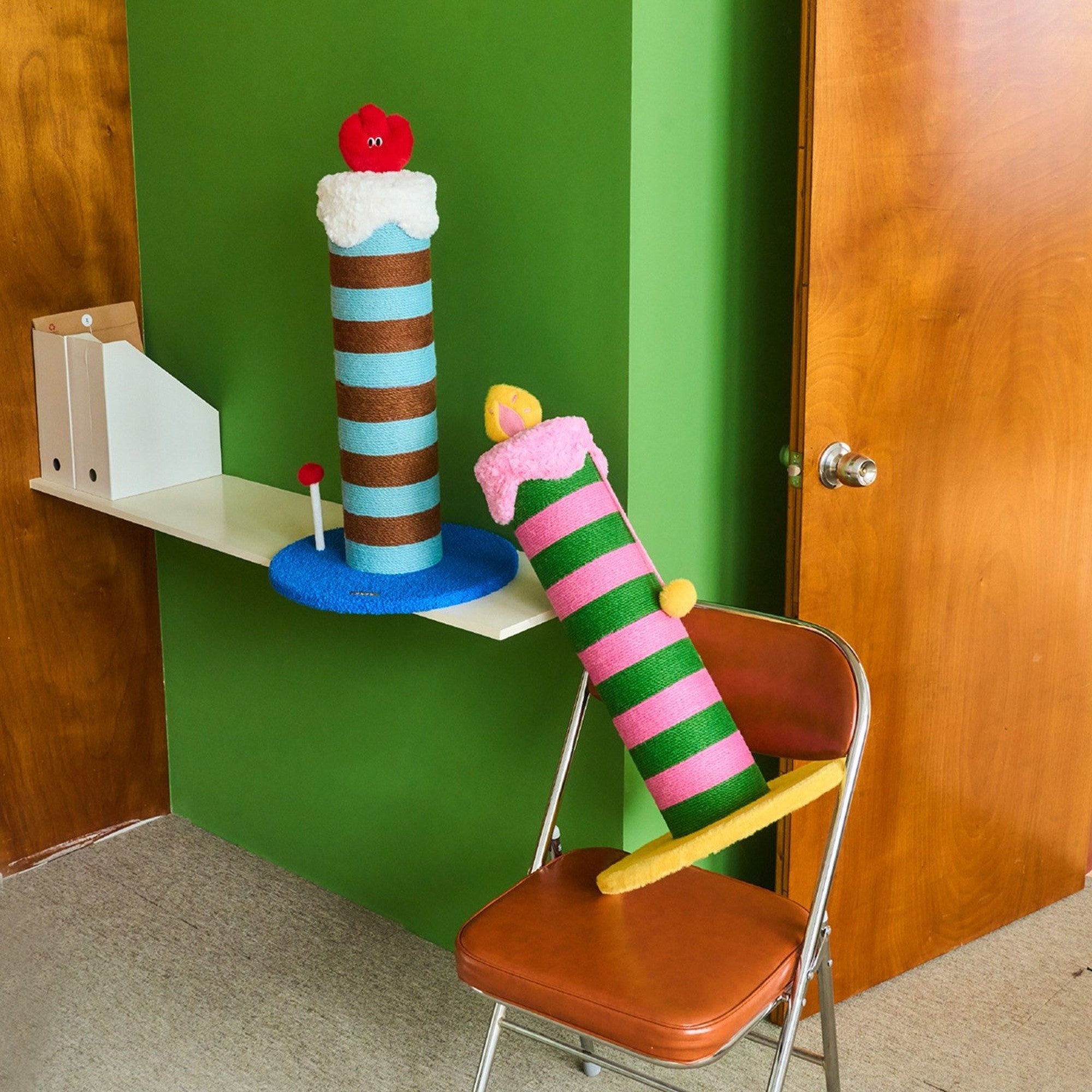 ZEZE Birthday Candle Scratching Post - Sea Salt