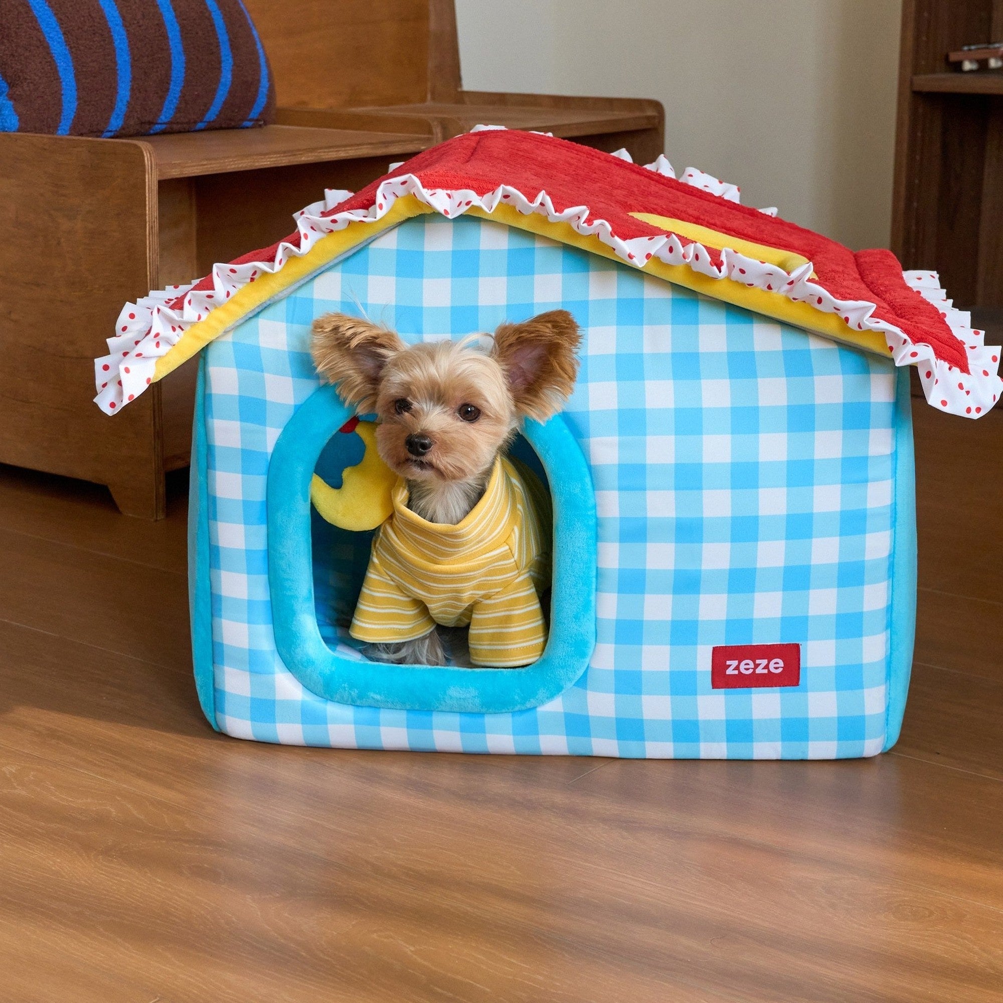 ZEZE Cottage Pet House - Berry Soda