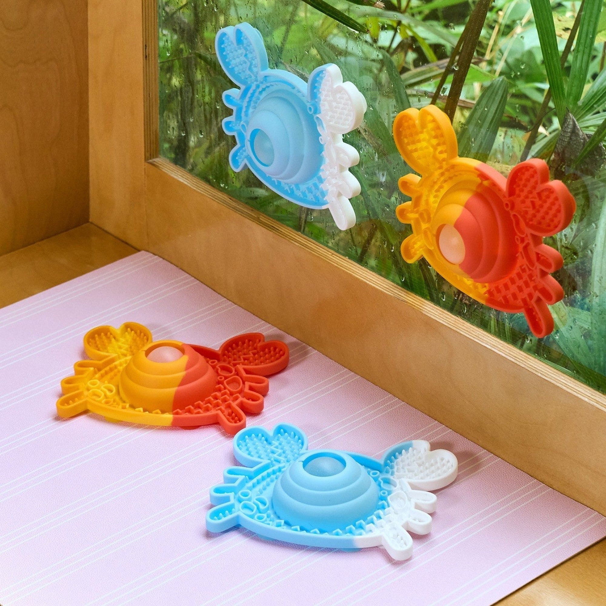 ZEZE Crab Lick Mat - Sky Blue