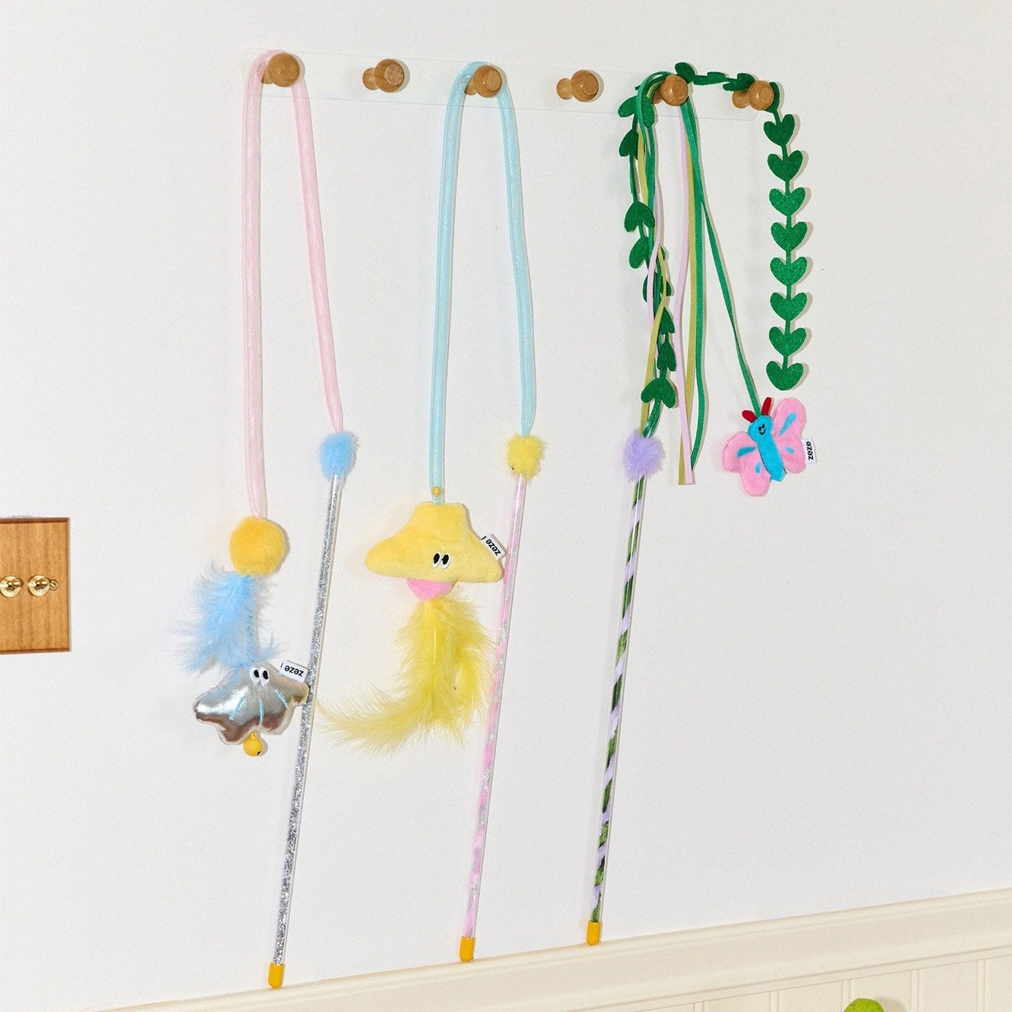 ZEZE Daydream Cat Teaser Wand - Shimmer Shell