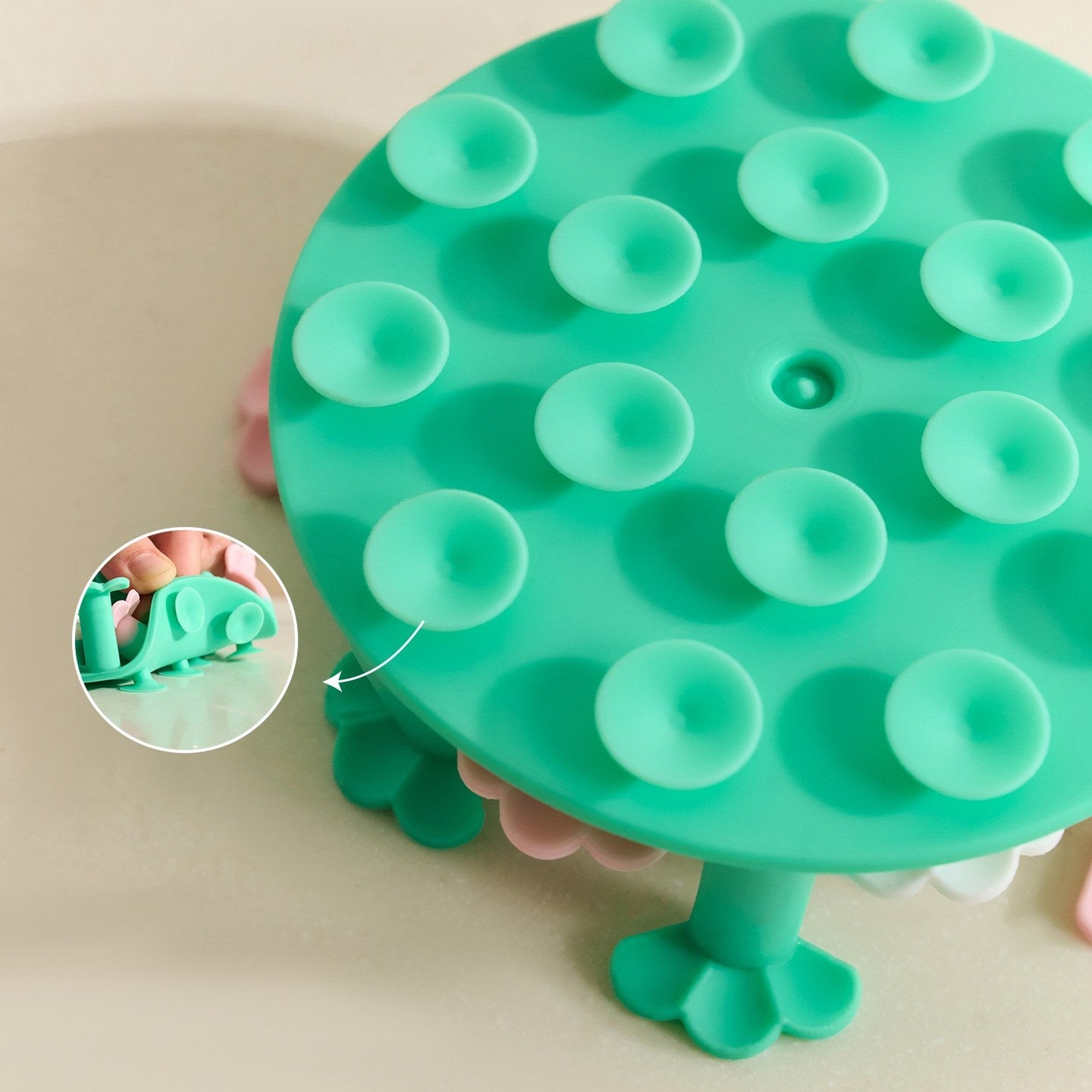 Suction cup base of the Flower Garden slow feeder
