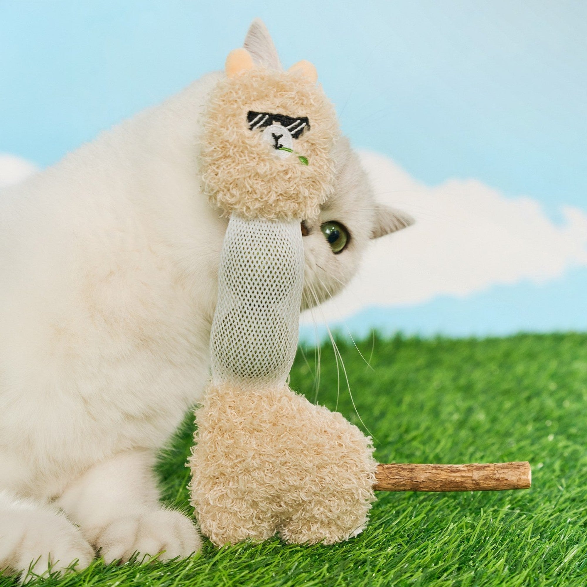 White cat hugging the ZEZE Fluffy Alpaca silvervine cat toy