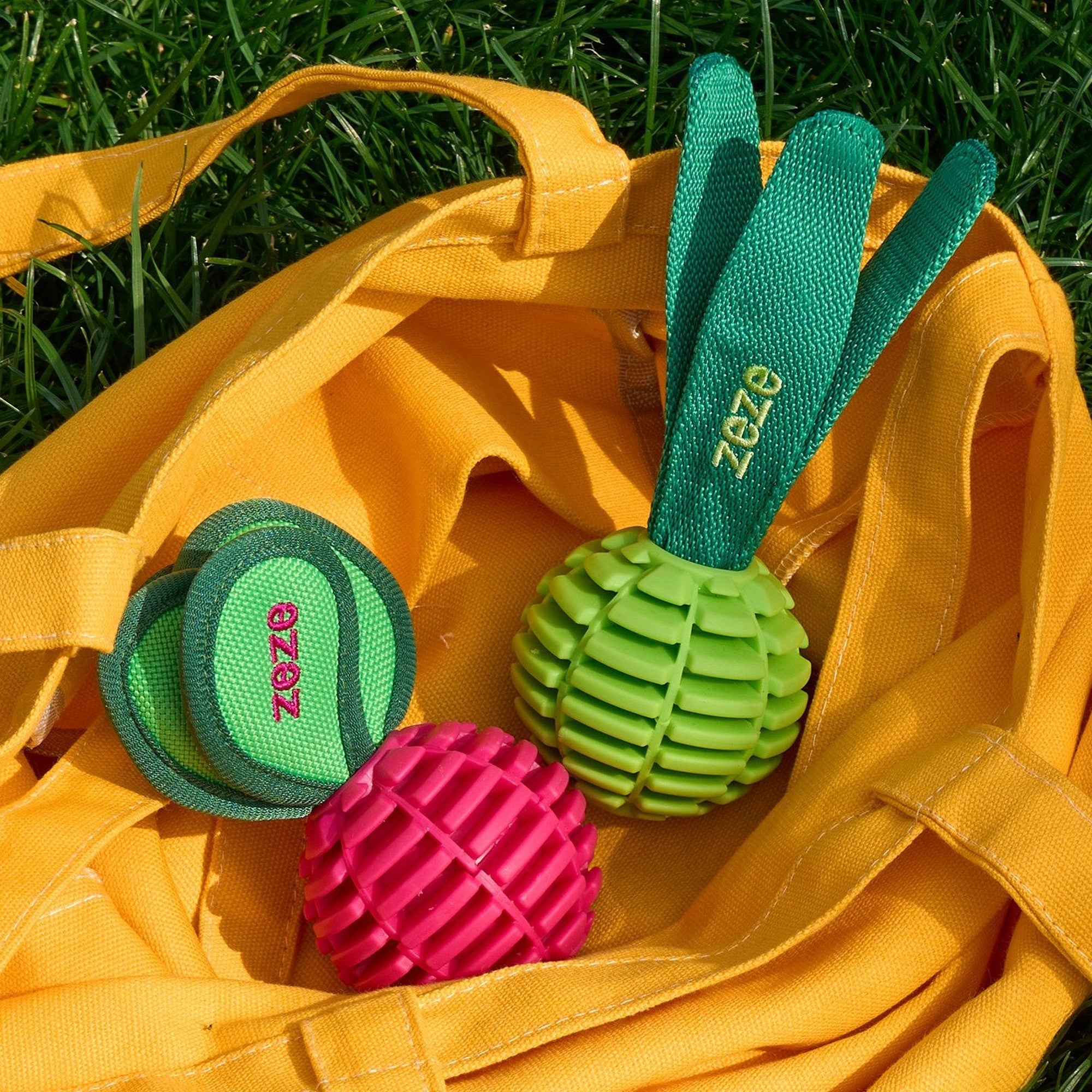 ZEZE Garden Radish Chew Toy - Little Radish (Squeaky)