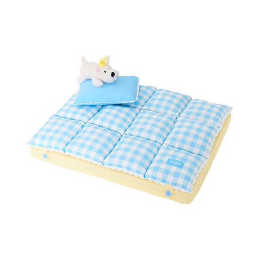 ZEZE gingham puppy nap mat set on white background