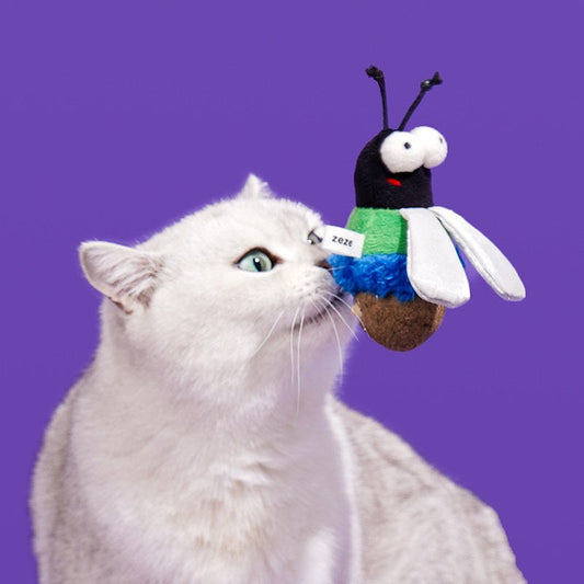 White cat nose to nose with the ZEZE Green Fly catnip cat toy