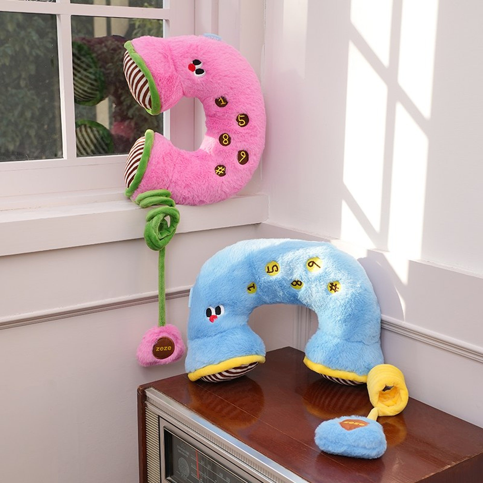 ZEZE Hotline Phone Pet Pillow - Pink & Green
