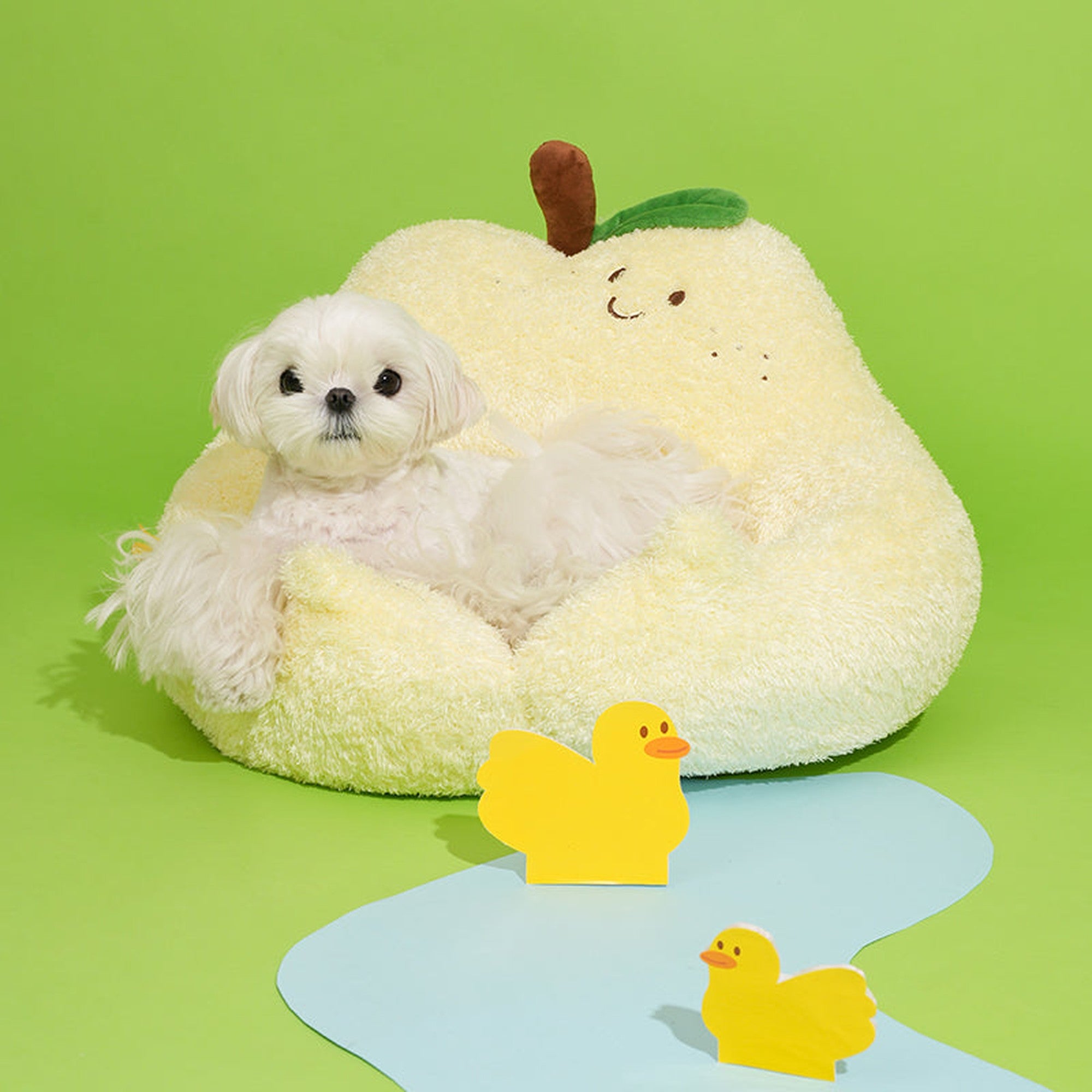ZEZE pear shaped pet sofa bed with cat