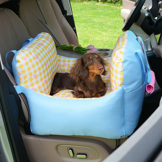 Dachshund riding in the ZEZE Polka Picnic car seat bed