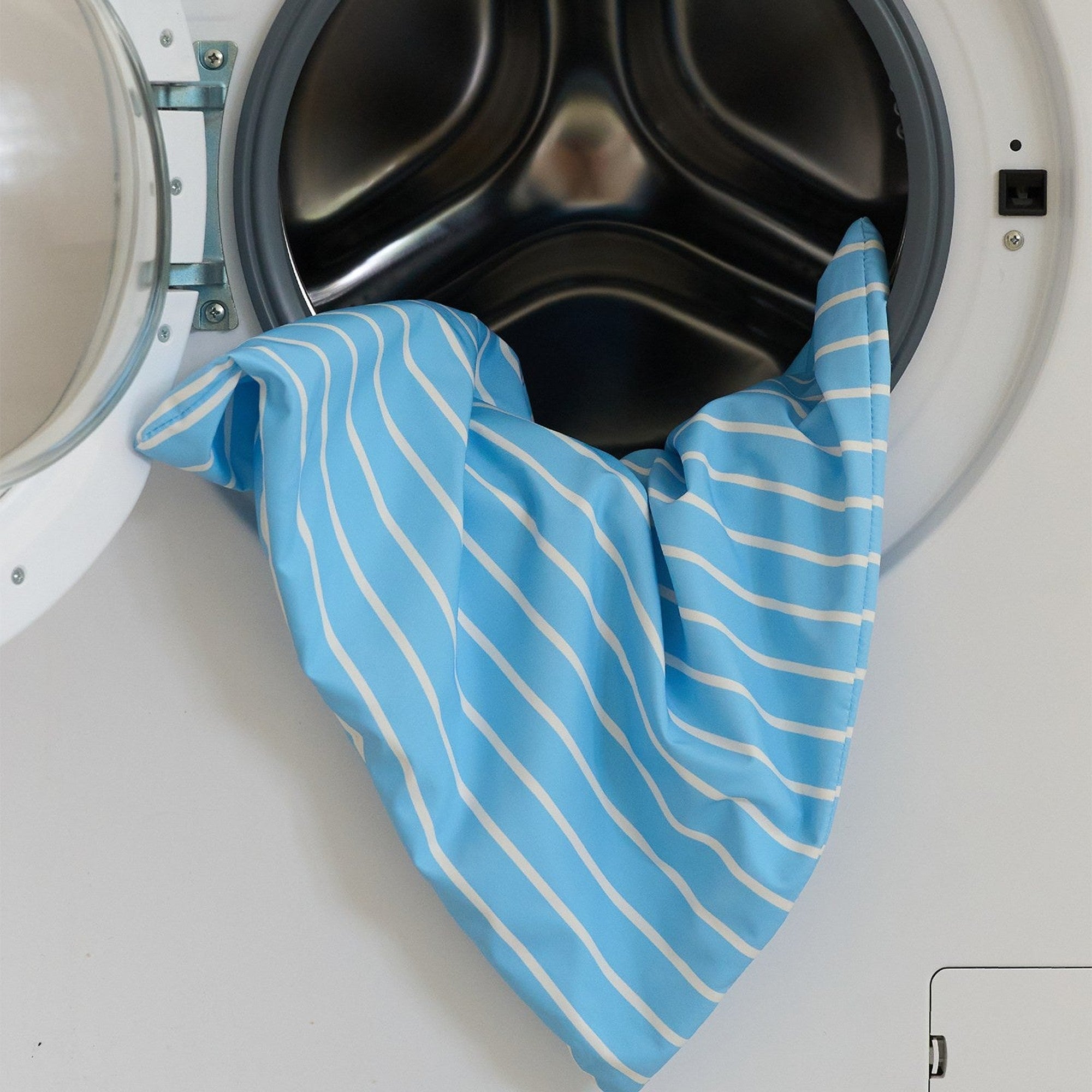 Removable striped cover going into the washing machine