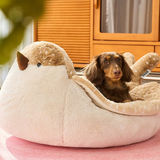 Mini dachshund resting in the ZEZE Puff Bird sparrow pet bed