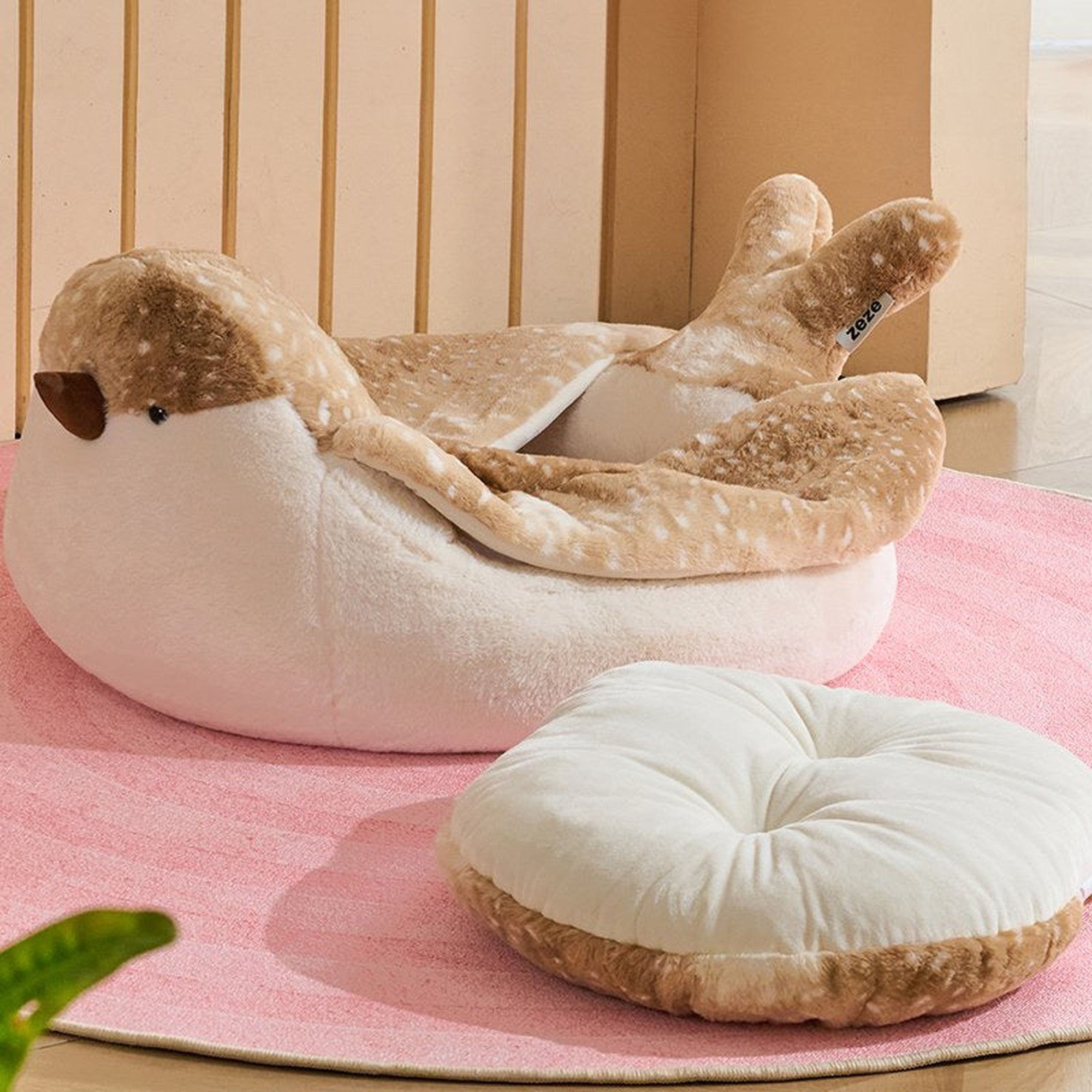 Sparrow bed with the round inner cushion taken out