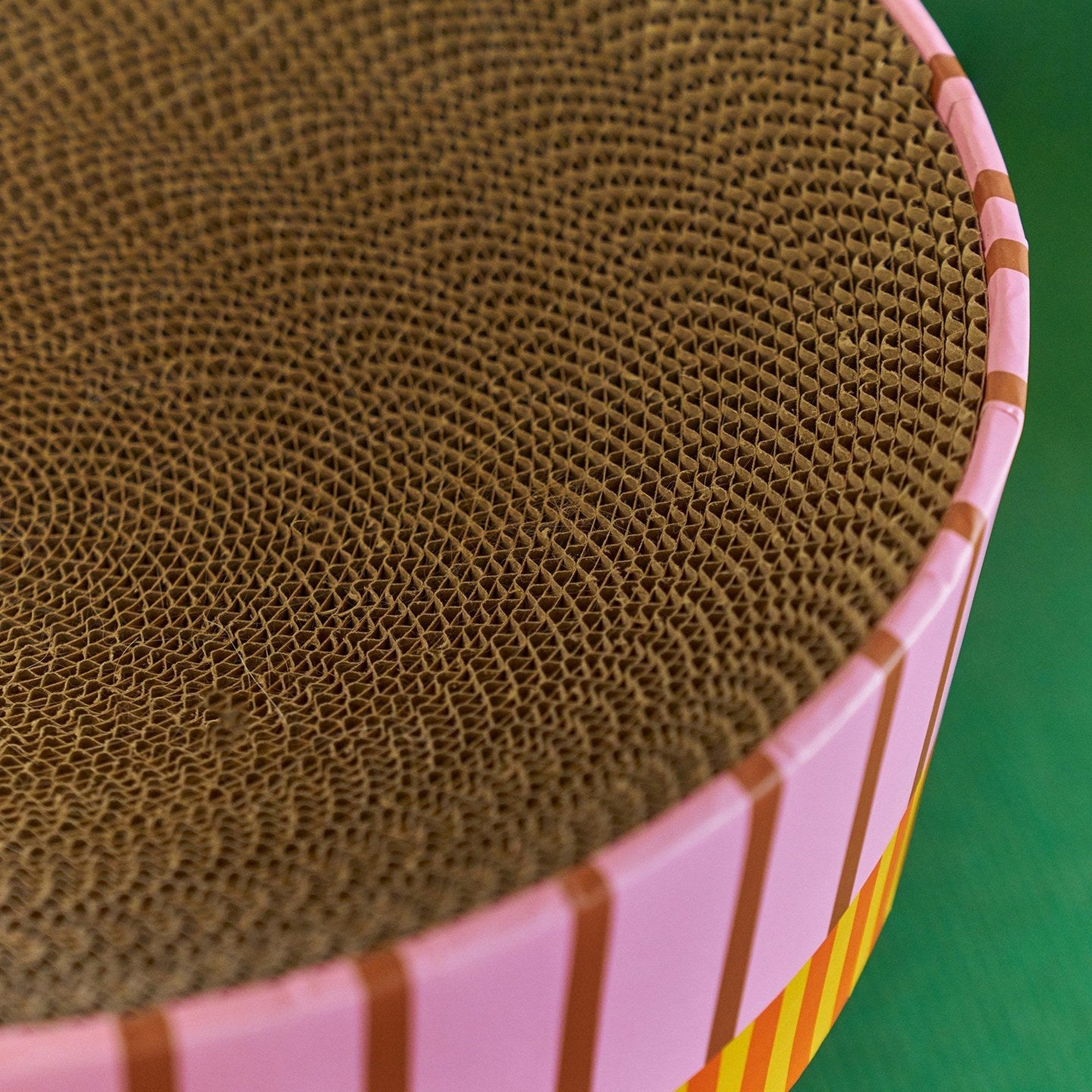 Close-up of the corrugated cardboard scratch surface