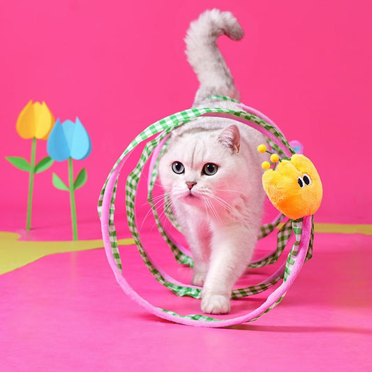 White cat walking through the ZEZE Springtime Blossom spiral cat tunnel
