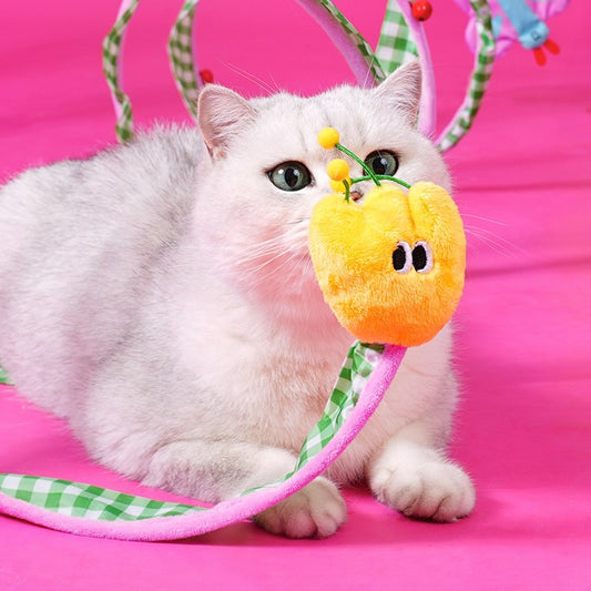 Cat with the yellow tulip charm of the spiral tunnel