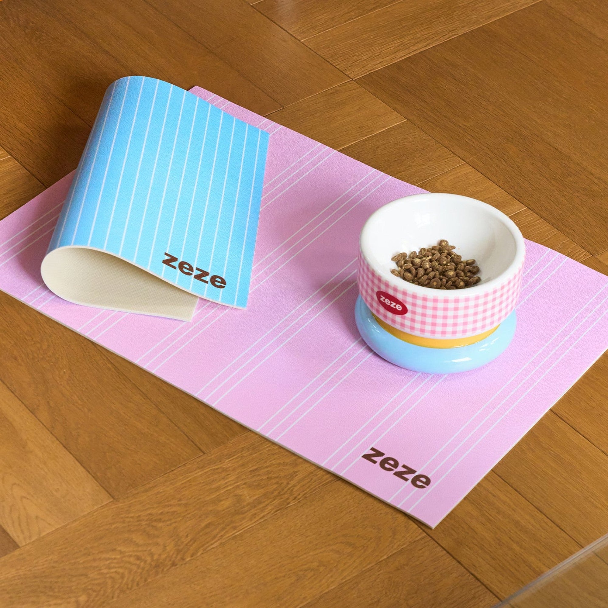 ZEZE Striped Pet Food Mat - Strawberry Cream