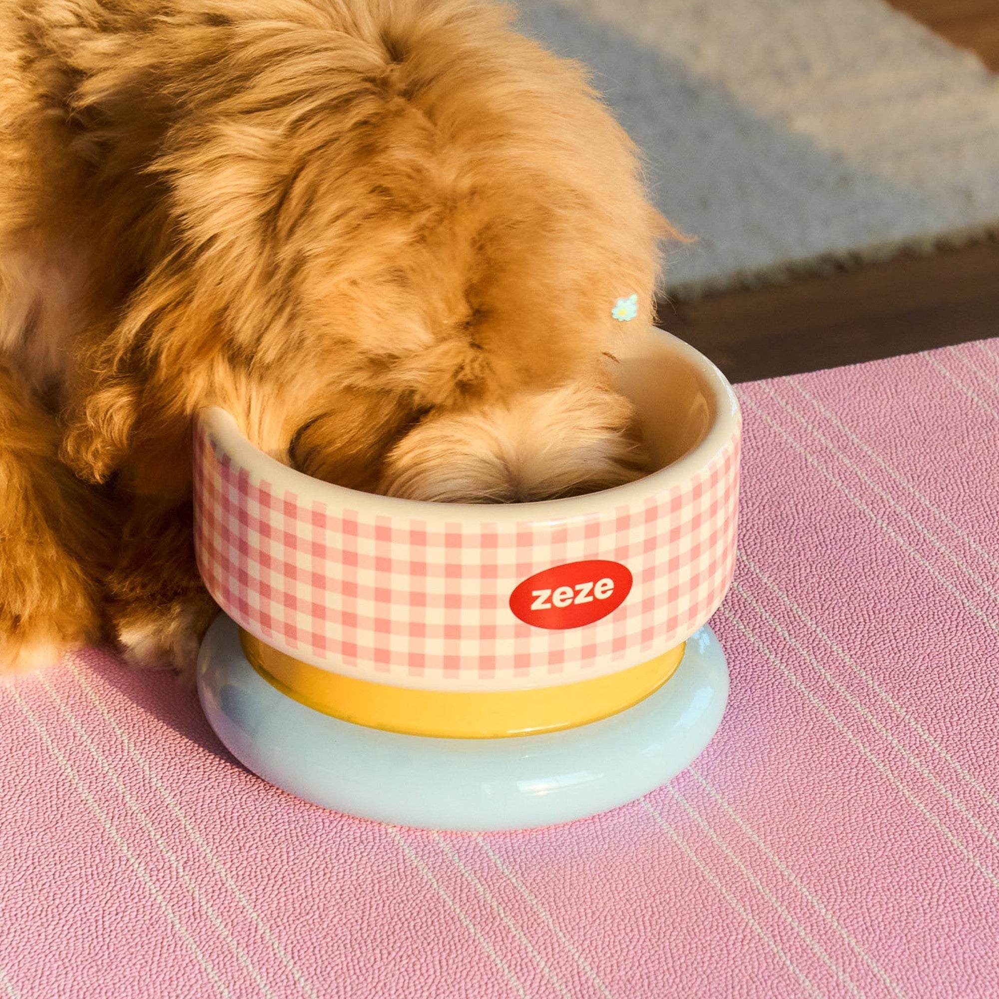 ZEZE Striped Pet Food Mat - Strawberry Cream